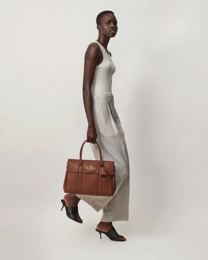 Bayswater i ek, liten väska i läder med klassisk struktur, Mulberry Bayswater i ek, liten väska i läder med klassisk struktur, Mulberry
