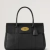 Bayswater i svart och mässing, liten väska med klassisk struktur, Mulberry