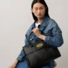 Bayswater i svart och mässing, liten väska med klassisk struktur, Mulberry