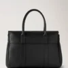 Bayswater i svart och mässing, liten väska med klassisk struktur, Mulberry