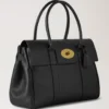 Bayswater i svart och mässing, liten väska med klassisk struktur, Mulberry