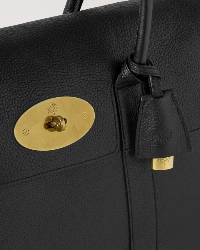 Bayswater i svart och mässing, liten väska med klassisk struktur, Mulberry