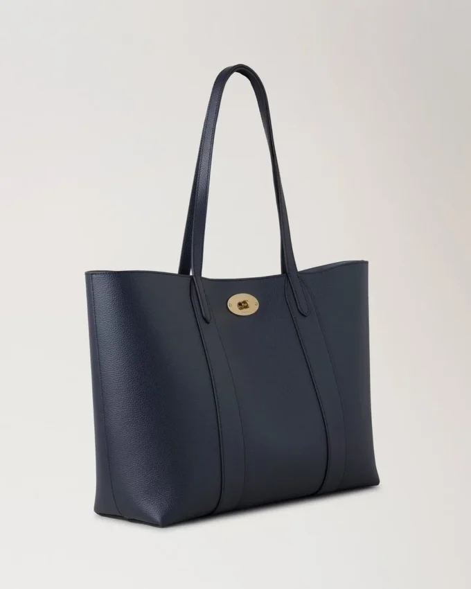 Bayswater Tote Night Sky & Poplin Blue Liten klassisk struktur med kontrast Bayswater Tote Night Sky & Poplin Blue Liten klassisk struktur med kontrast