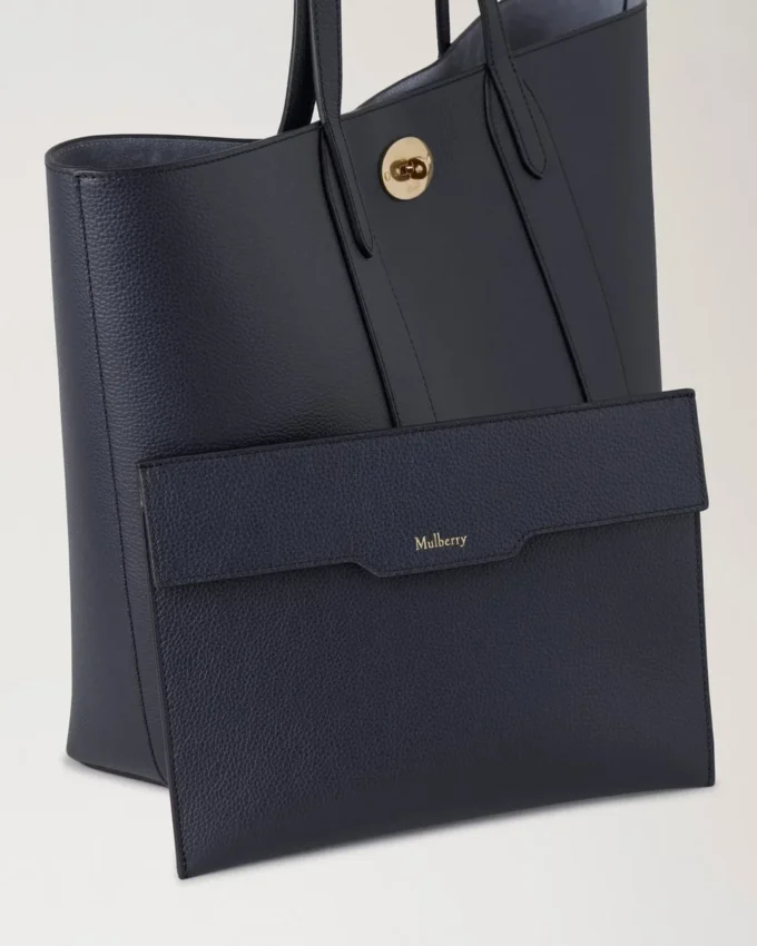 Bayswater Tote Night Sky & Poplin Blue Liten klassisk struktur med kontrast Bayswater Tote Night Sky & Poplin Blue Liten klassisk struktur med kontrast