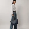 Bayswater Tote Night Sky & Poplin Blue Liten klassisk struktur med kontrast Bayswater Tote Night Sky & Poplin Blue Liten klassisk struktur med kontrast