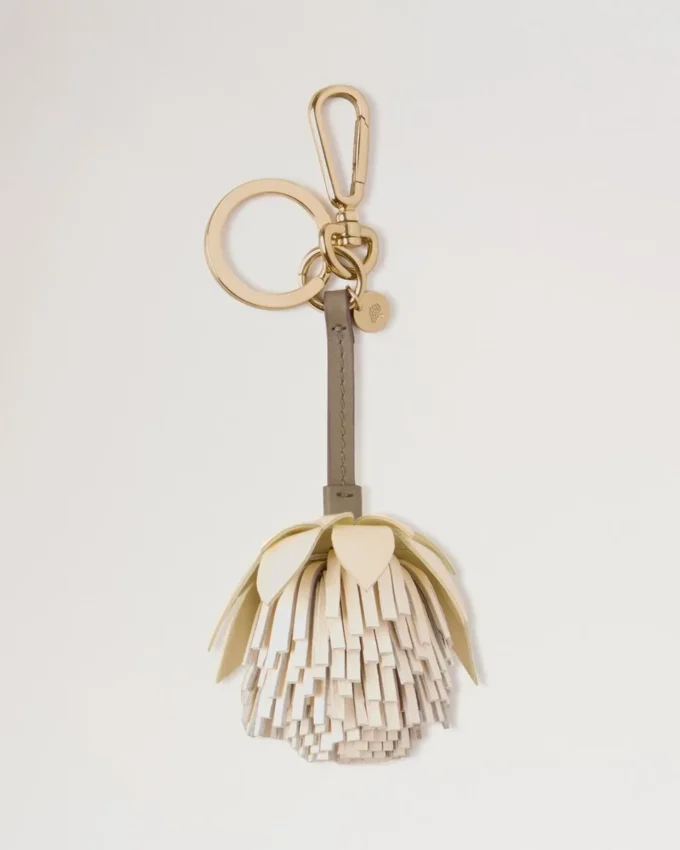 Blommig nyckelring – Pom Pom Buttermilk & Eggshell blandade material