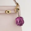 Blommig nyckelring – Pom Pom Orchid Bloom blandade material