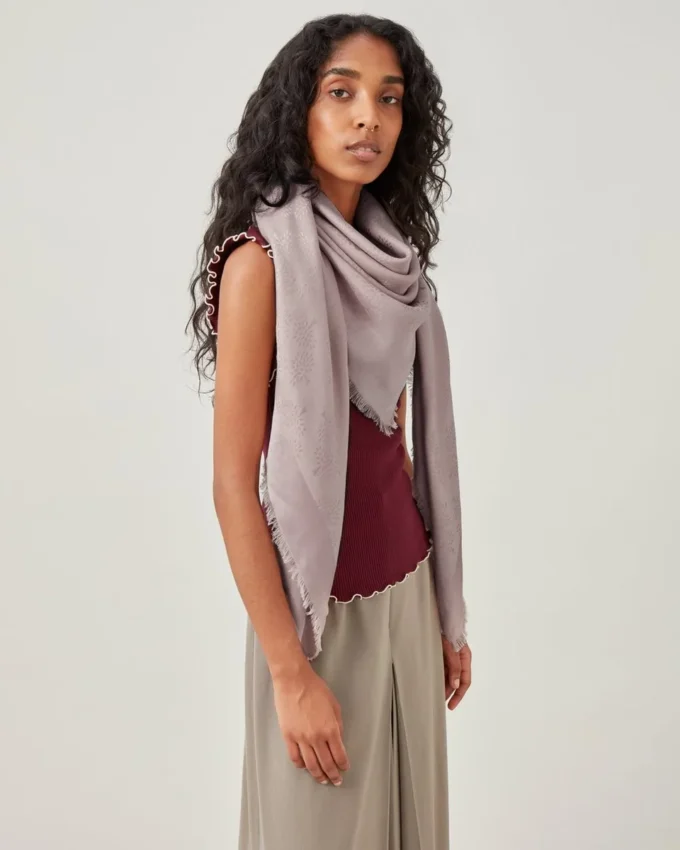 Fyrkantig rosenvatten-scarf i bomulls- och silkesblandning med Mulberry Fyrkantig rosenvatten-scarf i bomulls- och silkesblandning med Mulberry