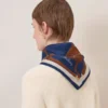 Fyrkantig scarf – hjärtfickor Pigmentblå silketwill Fyrkantig scarf – hjärtfickor Pigmentblå silketwill