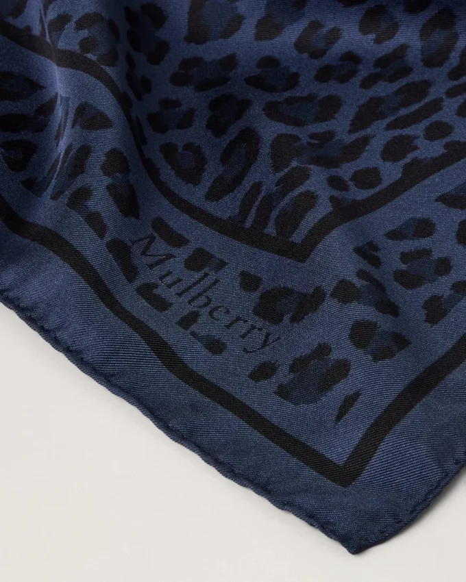 Fyrkantig scarf – Leopard Night Sky Silk Twill för kvinnor