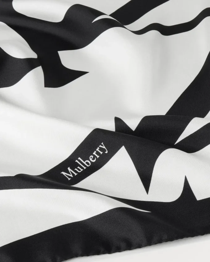 Fyrkantig scarf – Mulberry-bokstäver i äggskal och svart silkstwill