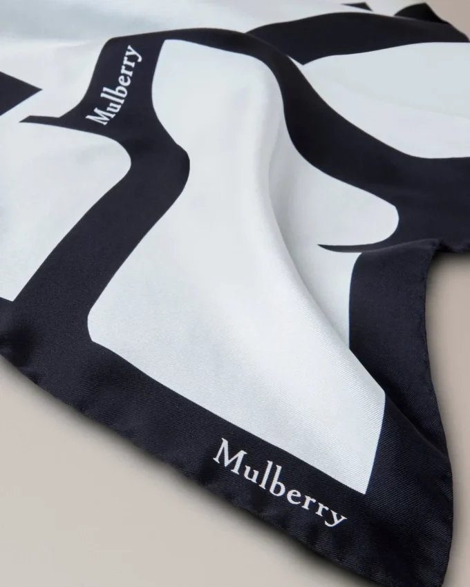 Fyrkantig scarf – Mulberry-bokstäver i äggskal och svart silkstwill