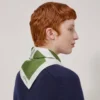 Fyrkantig scarf – Mulberry-bokstäver, ormbunke och äggskalsfärgad silketwill Fyrkantig scarf – Mulberry-bokstäver, ormbunke och äggskalsfärgad silketwill