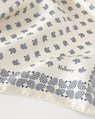 Fyrkantig scarf – Mulberry Tree Eggshell Silk Twill Fyrkantig scarf – Mulberry Tree Eggshell Silk Twill