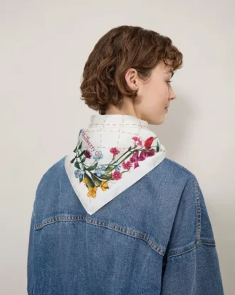 Fyrkantig scarf – vildblommig äggskalssilke-twill för kvinnor