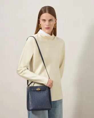 Islington Bucket Stormy Blue Ostrich Top Handle Väskor