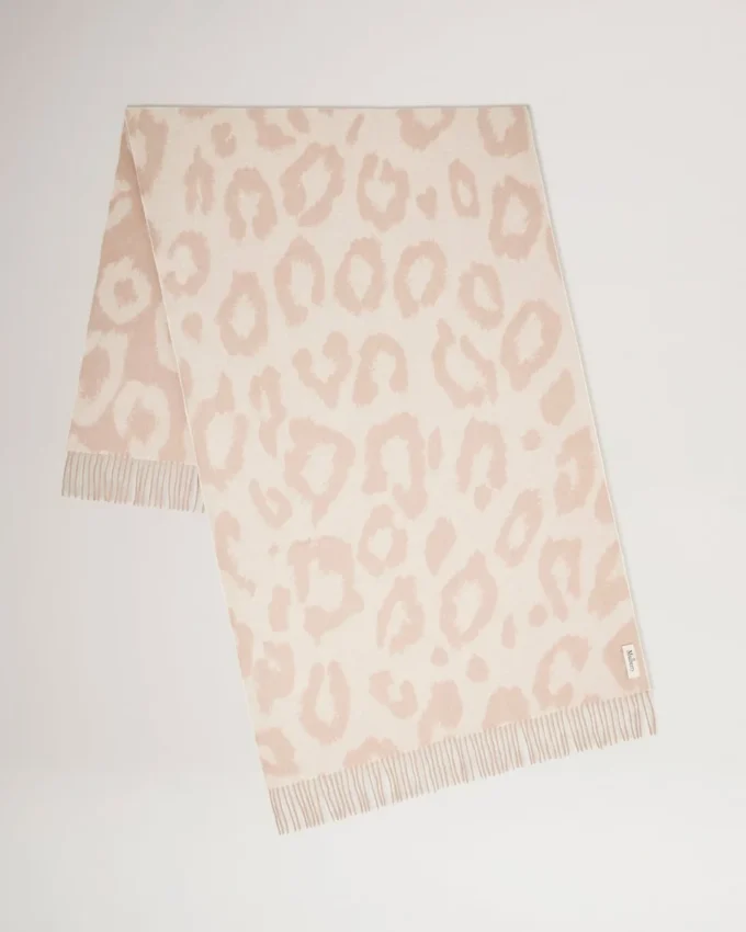 Leopardmönstrad merinoullssjal i färgerna Maple & Ecru