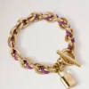 Lily läderarmband med kedja, liten orkidéblomma, liten klassisk struktur och förgyllt rostfritt stål Lily läderarmband med kedja, liten orkidéblomma, liten klassisk struktur och förgyllt rostfritt stål