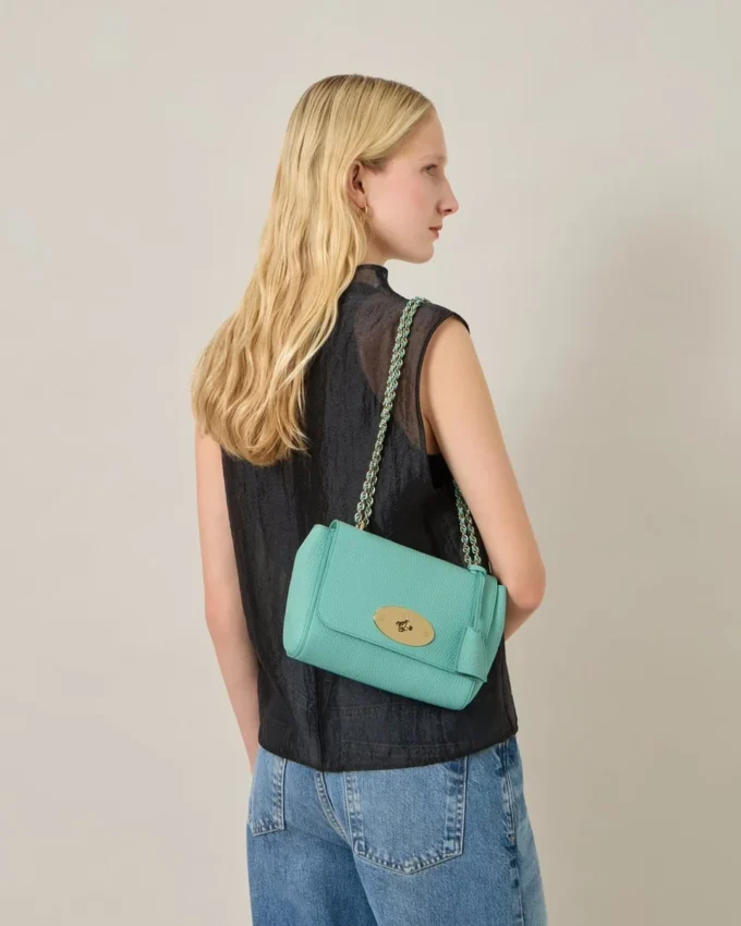 Lily Marina Blue Heavy Grain – kollektionen för festkläder Lily Marina Blue Heavy Grain – kollektionen för festkläder