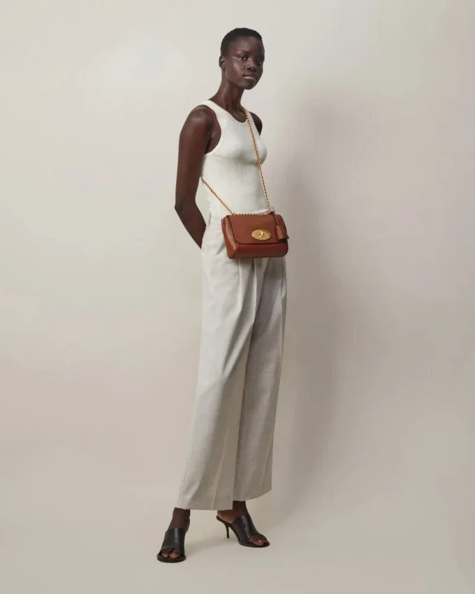 Lily-väska i ek, läder med liten klassisk struktur, Mulberry Lily-väska i ek, läder med liten klassisk struktur, Mulberry