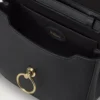 Liten Amberley-väska med handtag i svart, smidigt och mjukt läder Liten Amberley-väska med handtag i svart, smidigt och mjukt läder