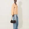 Liten Hackney-axelväskor i ebenholtsglänsande buffelläder med handtag Liten Hackney-axelväskor i ebenholtsglänsande buffelläder med handtag