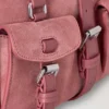 Liten Roxanne i rosa scrumpy-mocka – presenter till henne