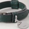 Litet hundhalsband i läder, Mulberry Green, klassiskt mönster Litet hundhalsband i läder, Mulberry Green, klassiskt mönster