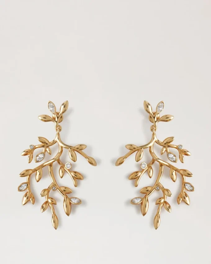 Långa örhängen med blad från mulberryträd i guld och blandade material Långa örhängen med blad från mulberryträd i guld och blandade material
