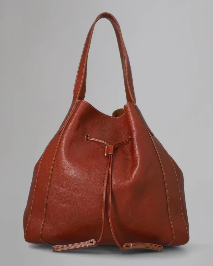 Millie Tote Begagnad Oak Legacy Nvt Begagnade väskor Millie Tote Begagnad Oak Legacy Nvt Begagnade väskor