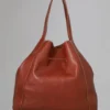 Millie Tote Begagnad Oak Legacy Nvt Begagnade väskor Millie Tote Begagnad Oak Legacy Nvt Begagnade väskor