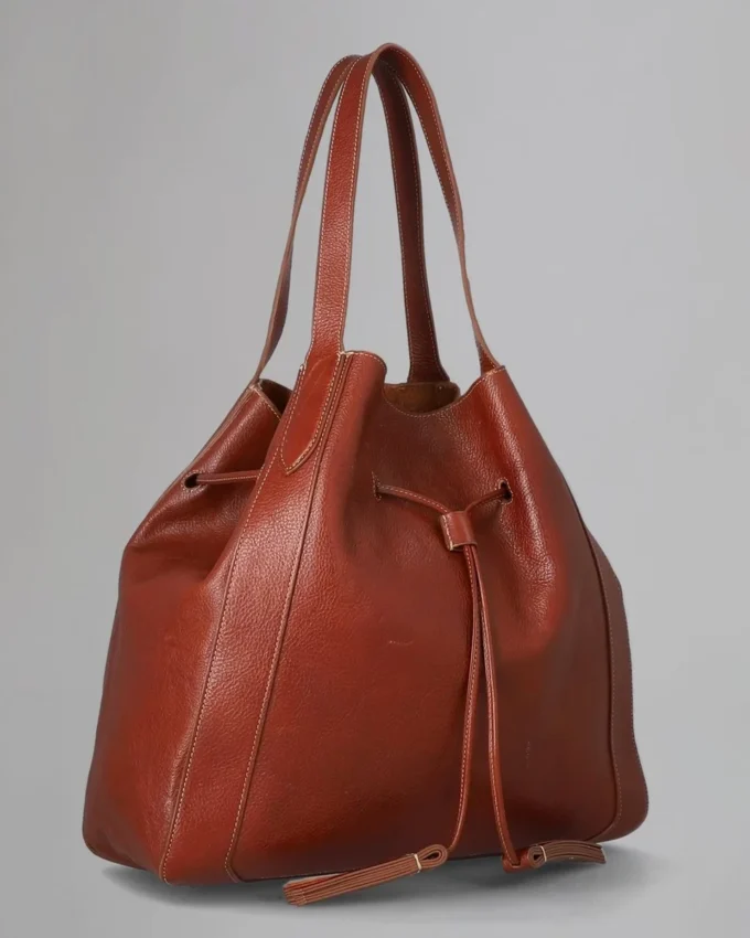 Millie Tote Begagnad Oak Legacy Nvt Begagnade väskor Millie Tote Begagnad Oak Legacy Nvt Begagnade väskor