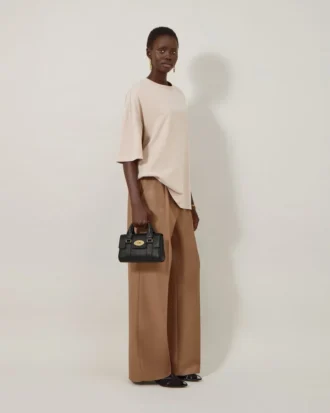 Mini Small Bayswater Svart Väska med klassiskt mönster och handtag