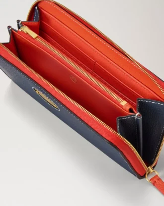 Mulberry-plakett, plånbok med 8 kreditkortsfack och dragkedja, Night Sky & Coral Orange, liten, klassisk struktur Mulberry-plakett, plånbok med 8 kreditkortsfack och dragkedja, Night Sky & Coral Orange, liten, klassisk struktur