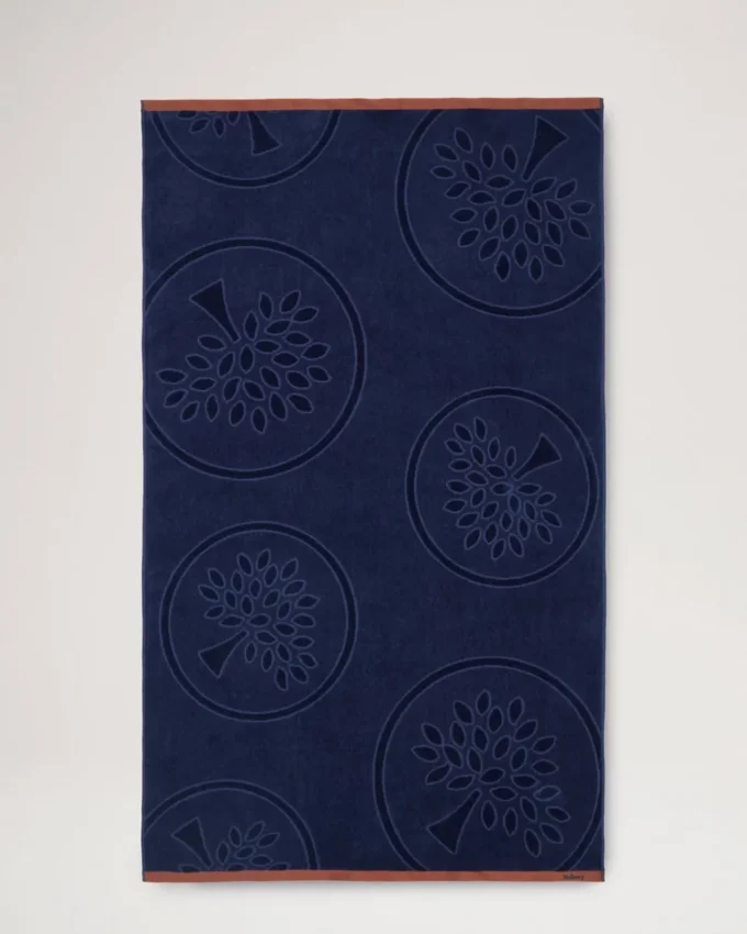 Mulberry Tree Jacquard-handduk i marinblått och teakfärgat bomull Mulberry Tree Jacquard-handduk i marinblått och teakfärgat bomull