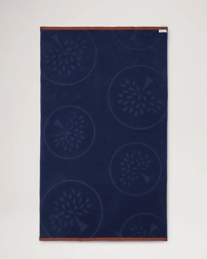 Mulberry Tree Jacquard-handduk i marinblått och teakfärgat bomull Mulberry Tree Jacquard-handduk i marinblått och teakfärgat bomull