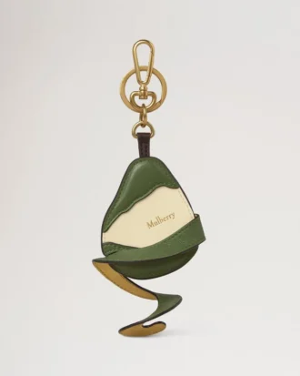 Nyckelring med skalad frukt – Päron, ormbunke och äggskal i blandade material Nyckelring med skalad frukt – Päron, ormbunke och äggskal i blandade material