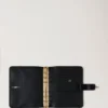 Postman’s Lock Agenda Svart Glansig Liten Krokodil Män Postman’s Lock Agenda Svart Glansig Liten Krokodil Män