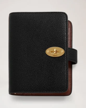 Postman’s Lock Pocket Book Svart Small Classic Grain Postman’s Lock Pocket Book Svart Small Classic Grain