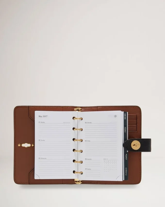 Postman’s Lock Pocket Book Svart Small Classic Grain Postman’s Lock Pocket Book Svart Small Classic Grain