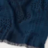 Rektangulär halsduk med rutmönster och trädmotiv Night Sky, ullblandning Rektangulär halsduk med rutmönster och trädmotiv Night Sky, ullblandning