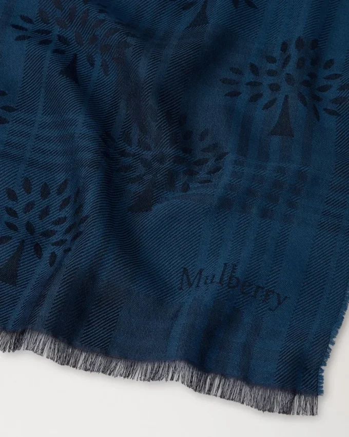 Rektangulär halsduk med rutmönster och trädmotiv Night Sky, ullblandning Rektangulär halsduk med rutmönster och trädmotiv Night Sky, ullblandning
