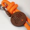 Repnyckelring i orange och blått blandat material