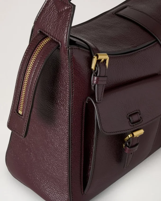 Roxanne axelväska Oxblood högblankt läder