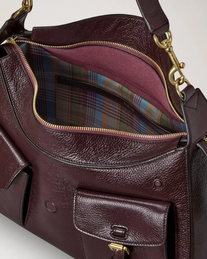 Roxanne axelväska Oxblood högblankt läder