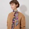 Smal scarf – grafiskt blommönster med natthimmel och orkidéblommor Återvunnen polyester