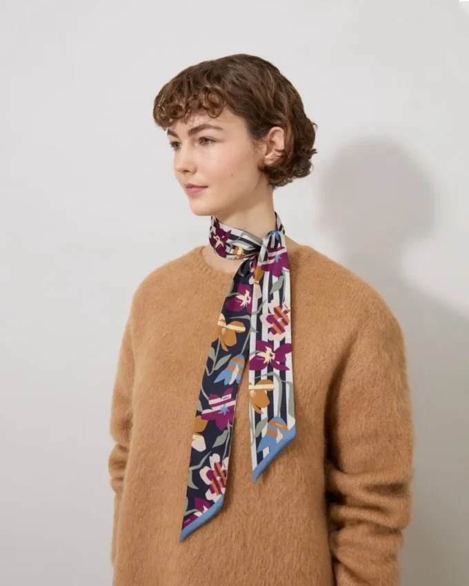 Smal scarf – grafiskt blommönster med natthimmel och orkidéblommor Återvunnen polyester