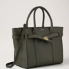 Small Zipped Bayswater med dragkedja, enbärgrön, liten, klassisk kornstruktur Small Zipped Bayswater med dragkedja, enbärgrön, liten, klassisk kornstruktur