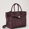 Small Zipped Bayswater med dragkedja, svart körsbär, liten klassisk struktur