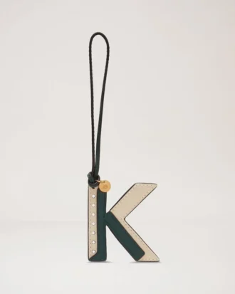 Tvåfärgad lädernyckelring – K Mulberry Green & Chalk Silky Calf